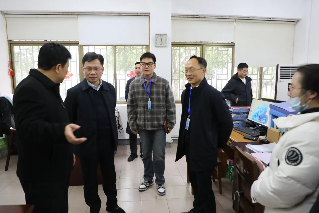 桂林市人力资源和社会保障局到学院开展春节慰问活动